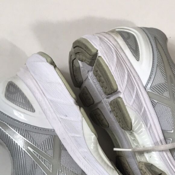 Asics Air Nimbus 19 White & Gray Athletic Running Shoes with Supportive Midsole - Picture 7 of 13